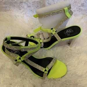 Yellow Darlin-32 heels
